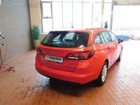 Gebraucht Opel Astra Selection 105 PS (77 kW) 2016 Rot Kombi