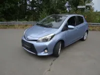 Gebraucht Toyota Yaris Hybrid 101 PS (74 kW) 2013 Blau Limousine