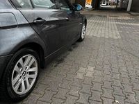 Gebraucht BMW 320 150 PS (110 kW) 2005 Grau Limousine