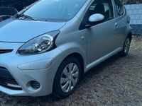 Gebraucht Toyota Aygo 68 PS (50 kW) 2012 Silber Kleinwagen