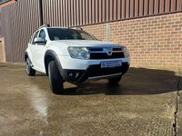 Gebraucht Dacia Duster Lauréate 105 PS (77 kW) 2010 Gletscherweiss SUV