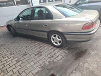 Gebraucht Opel Omega 116 PS (85 kW) 1996 Gold Limousine