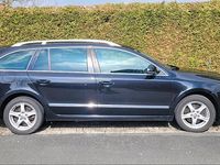 Gebraucht Skoda Superb 140 PS (102 kW) 2012 Schwarz Kombi
