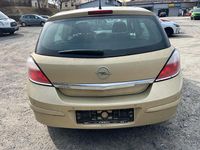 Gebraucht Opel Astra 105 PS (77 kW) 2005 Gold Limousine