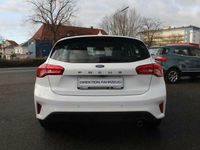 Gebraucht Ford Focus Titanium 125 PS (91 kW) 2019 Weiß Limousine