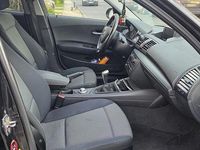 Gebraucht BMW 118 122 PS (89 kW) 2005 Schwarz Kleinwagen