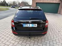 Gebraucht Skoda Octavia 150 PS (110 kW) 2015 Schwarz Kleinwagen