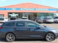 Gebraucht Hyundai i30 Select 120 PS (88 kW) 2022 Grau Kombi