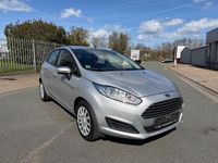 Gebraucht Ford Fiesta Trend 60 PS (44 kW) 2015 Silber Limousine
