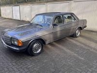 Gebraucht Mercedes E230 136 PS (100 kW) 1982 Grau Limousine
