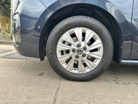 Second-hand VW Multivan Basis 150 CP (110 kW) 2024 Albastru Monovolum