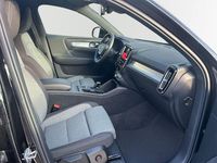 Neu Volvo XC40 Core 163 PS (119 kW) 2025 Metallic (schwarz SUV