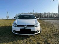 Gebraucht VW Golf VI 105 PS (77 kW) 2011 Weiß Kleinwagen