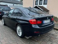 Gebraucht BMW 318 143 PS (105 kW) 2014 Schwarz Limousine