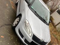 Gebraucht Skoda Fabia 44 PS (32 kW) 2010 Silber Kleinwagen