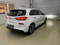 Gebraucht Hyundai i30 136 PS (100 kW) 2019 Polar white / sol Limousine