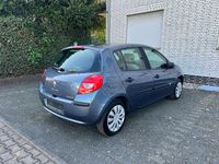 Używany Renault Clio II Expression 75 KM (55 kW) 2006 Niebieski Sedan/Limuzyna