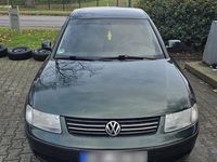 Gebraucht VW Passat Basis 110 PS (80 kW) 1998 Grün Limousine