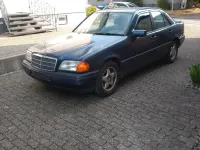 Gebraucht Mercedes C180 122 PS (89 kW) 1994 Blau Limousine