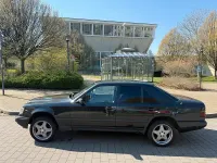 Gebraucht Mercedes E230 129 PS (94 kW) 1989 Schwarz Limousine