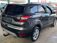 Gebraucht Ford Kuga Titanium 150 PS (110 kW) 2017 Grau SUV