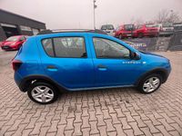 Gebraucht Dacia Sandero Prestige 90 PS (66 kW) 2015 Blau sky Limousine