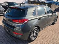 Gebraucht Hyundai i30 120 PS (88 kW) 2022 Amazon grey metallic Kleinwagen