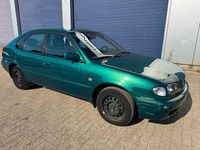 Usado Toyota Corolla 97 HP (71 kW) 2001 Verde Sedan