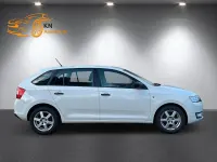 Używany Skoda Rapid 75 KM (55 kW) 2014 Biały Hatchback