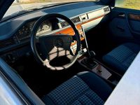 Gebraucht Mercedes E280 197 PS (144 kW) 1992 Silber Limousine