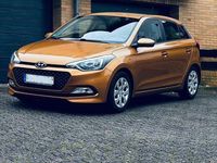 Gebraucht Hyundai i20 84 PS (61 kW) 2015 Orange Limousine