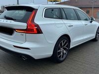 Gebraucht Volvo V60 Momentum 190 PS (139 kW) 2020 Weiß Kombi
