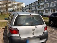 Gebraucht Toyota Yaris 60 PS (44 kW) 2002 Silber Kleinwagen