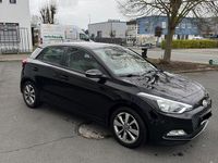 Gebraucht Hyundai i20 YES! Silver 84 PS (61 kW) 2015 Schwarz Kleinwagen