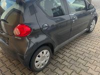 Gebraucht Toyota Aygo 68 PS (50 kW) 2006 Grau Kleinwagen