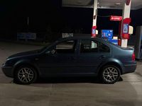 Gebraucht VW Bora Comfortline 116 PS (85 kW) 2001 Blau Limousine