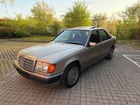 Second-hand Mercedes E250 90 CP (66 kW) 1993 Argintiu Berlinǎ