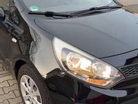 Gebraucht Kia Rio 84 PS (61 kW) 2016 Schwarz Kleinwagen