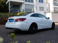 Gebraucht Mercedes E200 184 PS (135 kW) 2015 Weiß Coupé