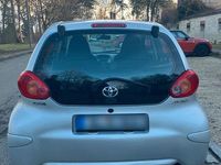 Gebraucht Toyota Aygo 69 PS (50 kW) 2008 Silber Kleinwagen