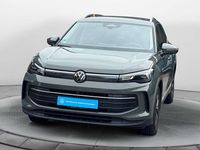 Gebraucht VW Tiguan Life 150 PS (110 kW) 2025 Cipressinogrün metallic SUV