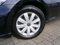 Gebraucht VW Passat Basis 150 PS (110 kW) 2023 Deep black perleffekt (schwarz), perleffekt Kombi