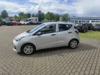 Gebraucht Hyundai i10 Classic 67 PS (49 kW) 2018 Sleek silver / met Kleinwagen