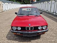 Gebraucht BMW 518 105 PS (77 kW) 1985 Rot Limousine