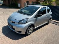 Gebraucht Toyota Aygo Basis 68 PS (50 kW) 2009 Silber Kleinwagen