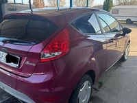 Gebraucht Ford Fiesta Ambiente 82 PS (60 kW) 2009 Rot Kleinwagen