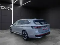 Gebraucht VW Passat R-line 177 PS (130 kW) 2025 Oyster silver metallic Kombi