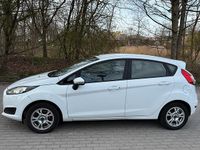 Gebraucht Ford Fiesta 100 PS (73 kW) 2014 Weiß Kleinwagen