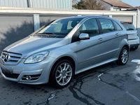 Gebraucht Mercedes B180 109 PS (80 kW) 2011 Silber Van / Kleinbus