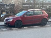 Gebraucht VW Golf V 115 PS (84 kW) 2004 Rot Kleinwagen